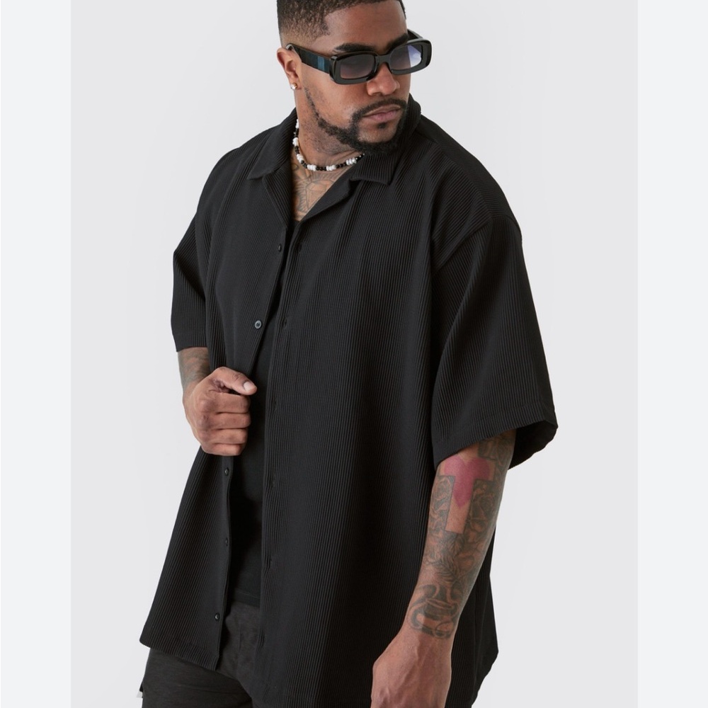 Black Casual Button Down Shirt with Relaxed Fit
